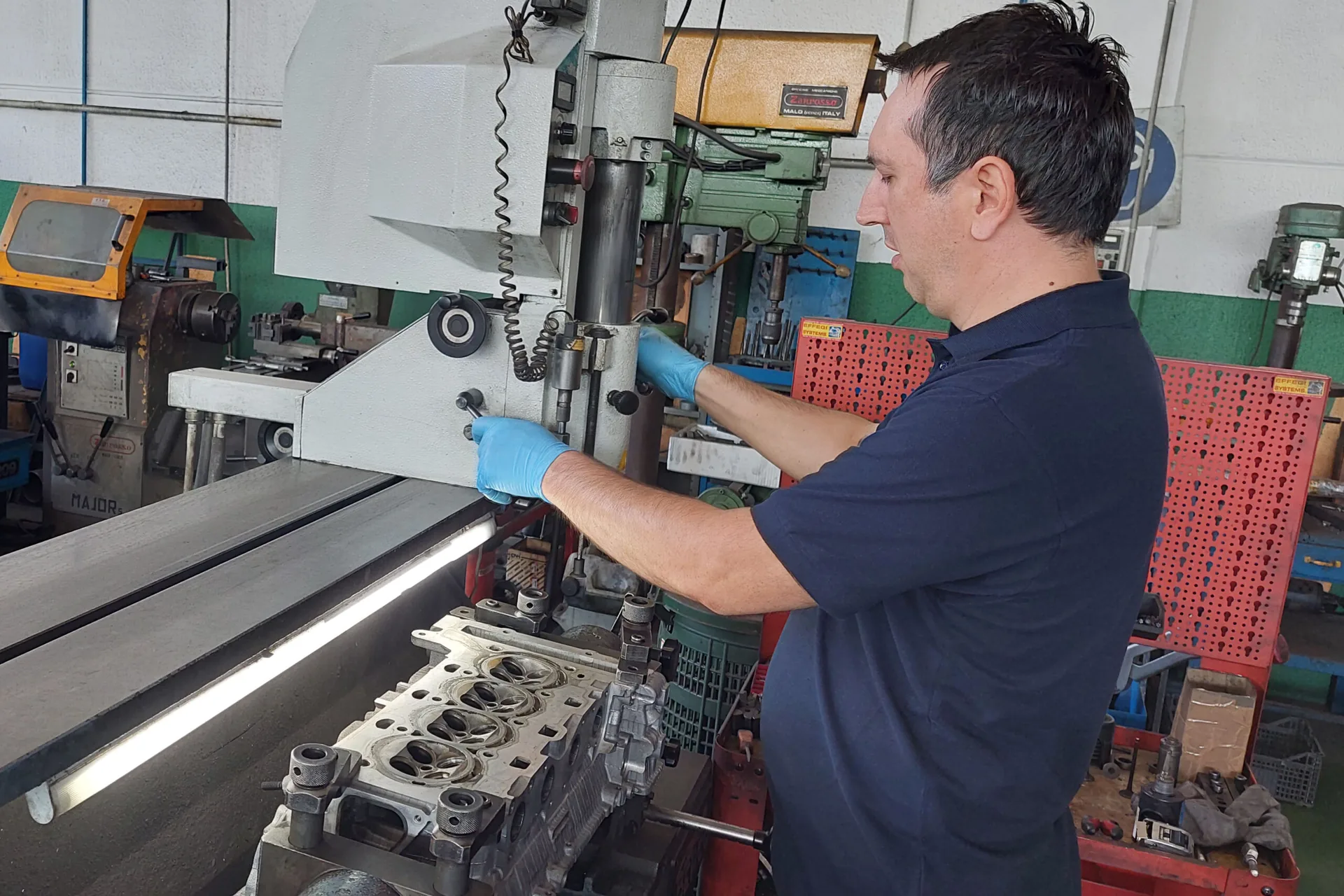 Officina rettifica motori - Rettifica e Vendita Motori