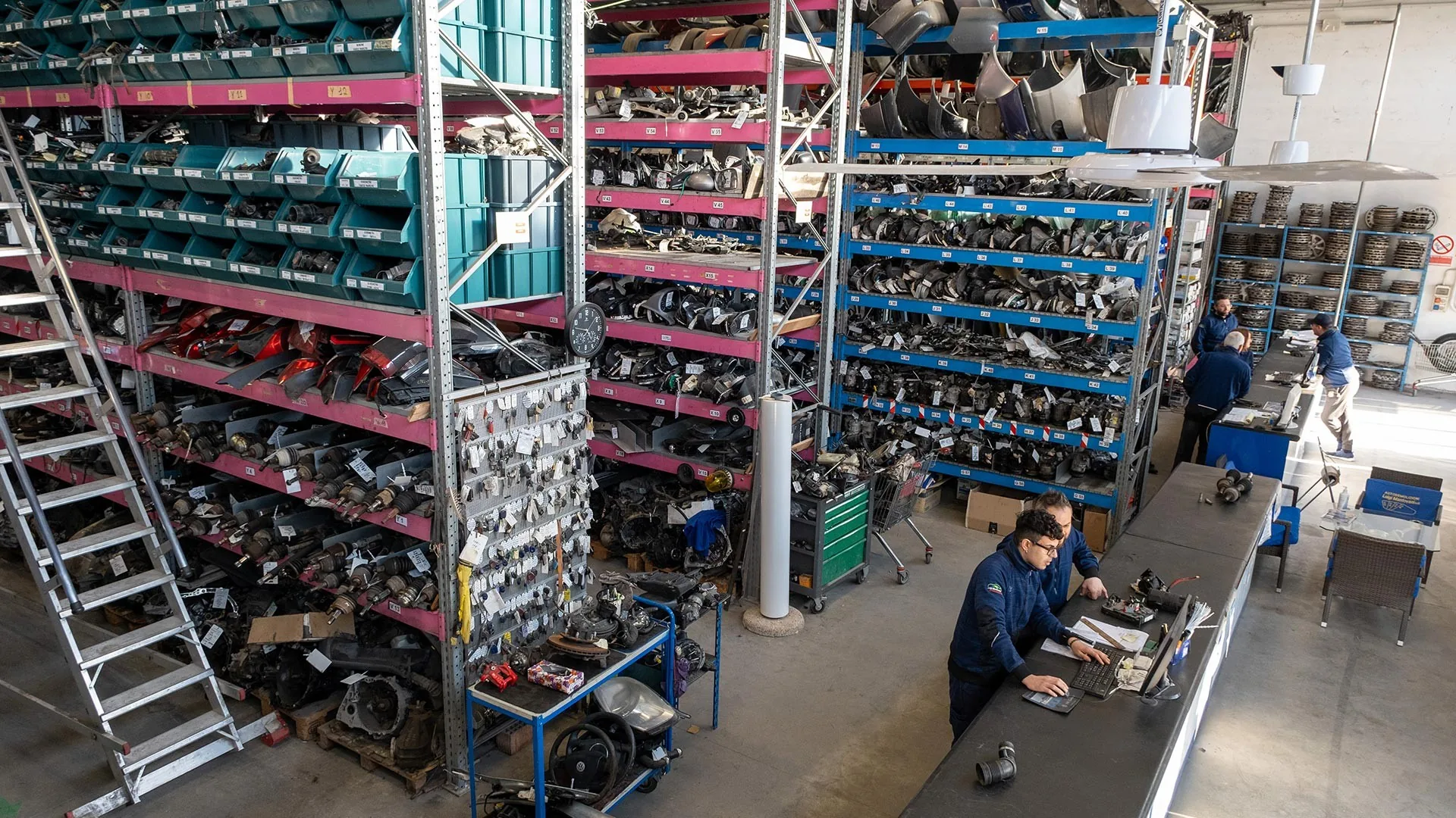 Reparto vendite e accoglienza clienti - officina rettifica e vendita motori